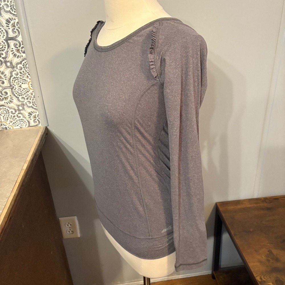 Avia Long Sleeve Grey Athletic Scoop Neck Shirt Ruffle Shoulder (Women's Medium) - Picture 5 of 6